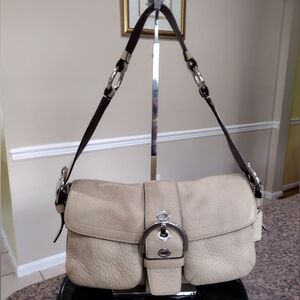 COACH Soho Biege/Cream Purse